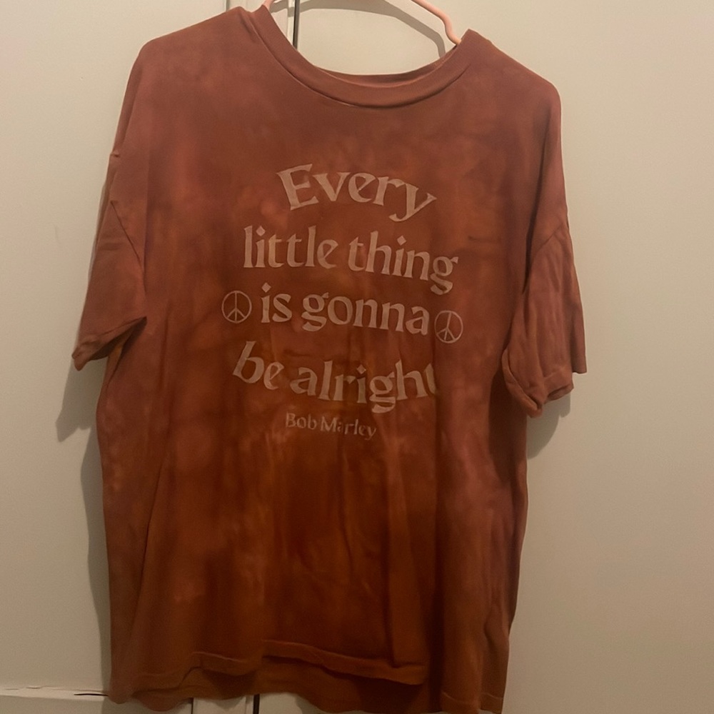 Cute tee, “Every little thing is gonna be alright”